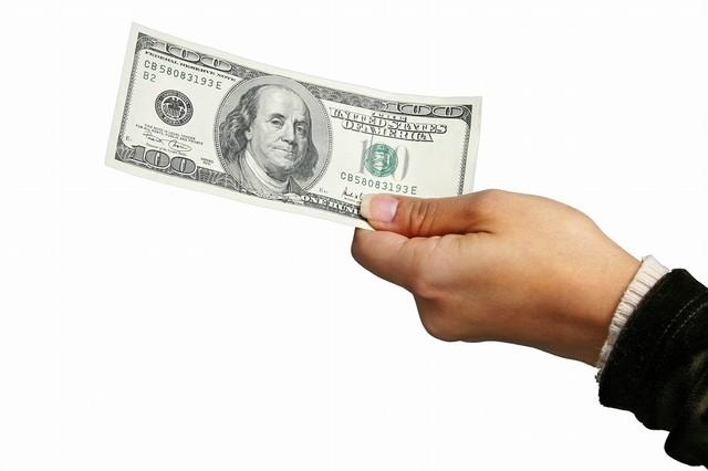 「薬の代金を払えない人っていますか」男性は毎月、100ドルを薬局に寄付した（Monart Design/adobe.stock.com）