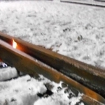 「ポイント融雪器の炎です。火事ではありません」（山陽電鉄提供）