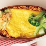 生卵を使った「オムライス弁当」。下ごしらえをした「鶏ひき肉こしょうそぼろ」を使います