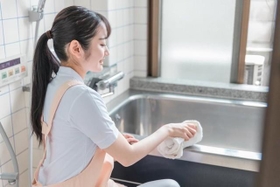 家政婦さん…一般的な家庭で利用されるケースも多いようです　※画像はイメージです（buritora/stock.adobe.com）
