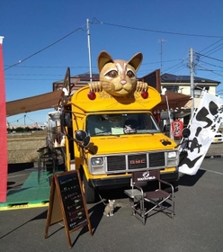 「農家が丹精したお米の価値認めて」米屋の挑戦　猫印のキッチンカーで、地元のお米をカレーライスやチャーハンに
