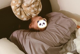 頭だけで逆立ち！3歳の頃からやるようになったという（いずれも提供写真）