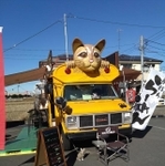 「農家が丹精したお米の価値認めて」米屋の挑戦　猫印のキッチンカーで、地元のお米をカレーライスやチャーハンに