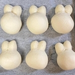 焼き上がりは顔はつるつるだったのに…！