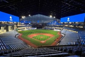北海道日本ハムファイターズの新球場「エスコンフィールドHOKKAIDO」の大型LEDビジョン（ジャトー提供）