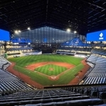 北海道日本ハムファイターズの新球場「エスコンフィールドHOKKAIDO」の大型LEDビジョン（ジャトー提供）