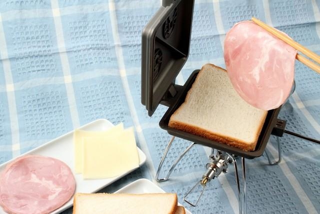 そのまま乗せると角にはハムが入っておらず物足りない…（zyagariko/stock.adobe.com）