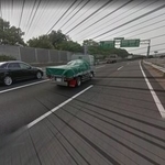 絶対に追い抜いてはいけない車だった…(C) Google ストリートビュー(1/7)