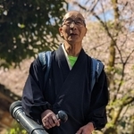 バズーカ？を手にした住職の正体とは・・（提供画像）