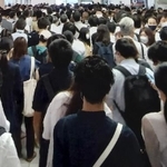 駅構内の人混み　※画像はイメージです（Onodera Fukushi/stock.adobe.com）