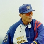 オリックスのコーチ時代、身ぶり手ぶりで熱血指導をする中西太コーチ…若き日のイチローも指導した＝1997年2月