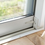 不審者はあなたの部屋の「窓」を見ているかも？