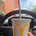 マクドナルドで久しぶりのプラ製ストロー！飲み心地がサイコーです（提供写真）