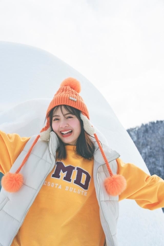 「仮面ライダーギーツ」星乃夢奈、初の温泉シーン・寝起きすっぴん・高校最後の制服姿も 初の写真集