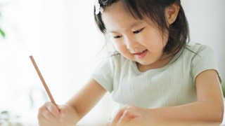 娘が描いたイラストが変身！ ※イメージ写真（polkadot /stock.adobe.com）