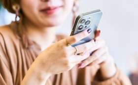 中古市場も盛り上がる「iPhone」※画像はイメージです（ kikuo / PIXTA)