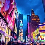 輝かしい舞台の裏では…　※画像はイメージです（antonel/stock.adobe.com）