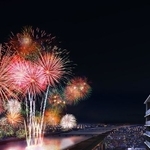 「ジオタワー大阪十三」と淀川の花火