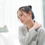 女性の身体の不調・悩みで最も多かったのは「首・肩凝り」　※画像はイメージです（metamorworks/stock.adobe.com）