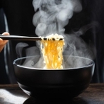 高校生の息子が作ったラーメンに盛られていた具材とは(lesterman/stock.adobe.com)