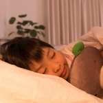 偏差値60以上の中学校に通う生徒の方が幼児期の睡眠時間が短い傾向だけれど…　※画像はイメージです（Paylessimages/stock.adobe.com）