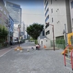 右側奥にあるのが例の砂場(C) Google ストリートビュー