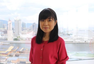 縁の深い神戸で820ライブについて語った川嶋あいさん＝神戸新聞社
