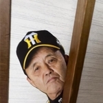 お母さんが一生懸命何かを切っていると思ったら…岡田監督でした！（いずれも提供写真）