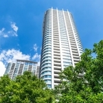 新築マンション平均価格ランキング1位の港区のタワーマンション（k2_keyleter/stock.adobe.com）