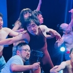 おっさんの半裸ダンス酒池肉林が撮り放題、発信し放題！