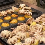 タイ・バンコクの屋台でイイダコが丸ごと一匹入ったたこ焼きを発見…（しおひがりさん提供）