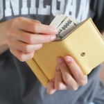 占いで指定されたラッキーアイテムを実際に身に着けたことありますか？　※画像はイメージです（photoAC）