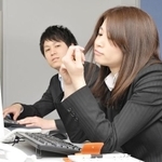 残業するためダラダラ仕事をする人が半数いるそうです　※画像はイメージです（ＭＯＭＯＴＡＲＯＵ/stock.adobe.com）