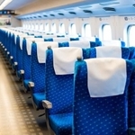 新幹線の車内　※写真はイメージです（xjrshimada/stock.adobe.com）