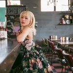美月さんの初写真集『lxxe myself（ラブ マイセルフ）』