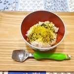 のりたまふりかけご飯は半分食べた＝藁にもすがるクッカ(R2.3/5・3歳)さん（@Orlando_Orlind）提供