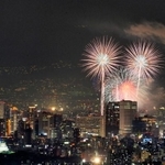 天神祭の奉納花火／大阪市（photoAC）