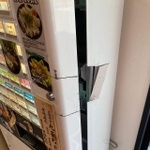 こじ開けられた券売機（提供画像）