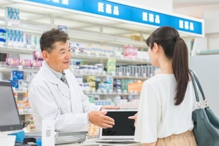 よく行くドラッグストアはどこですか？　※画像はイメージです（photoAC）