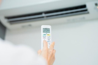 エアコンの電気代節約のために取り組んでいることは？　※画像はイメージです（aijiro/stock.adobe.com）