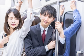 通勤時間のストレスは「座れない」が最多　※画像はイメージです（maroke/stock.adobe.com）