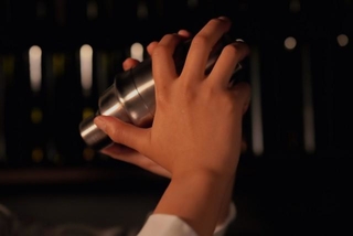 「シェイクに空気は関係ない」バーテンダーの実験が話題に