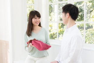 男性が「プレゼントされたら嬉しい」と感じるメンズコスメは？　※画像はイメージです（polkadot/stock.adobe.com）