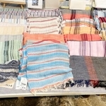 若い世代のデザイナー、クリエイターが手がけた商品もたくさん！