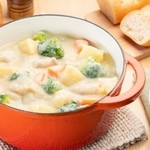 シチューにご飯はかける？かけない？ ※写真はイメージ（kai/stock.adobe.com）