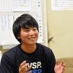綾部中で後進の指導に力を注ぐ山下さん。北口選手の活躍にエールを送る（京都府綾部市宮代町・綾部中）
