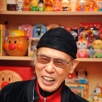 インタビューに笑顔で答えるやなせたかしさん（2010年12月28日撮影、高知新聞2013年10月16日掲載）