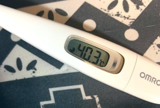 インフル初日、体温は40.3度まで上昇。頭も体も熱いのに、悪寒で寒かったそうです（いずれも提供写真）