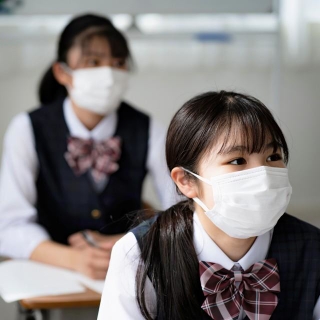 マスクをずっとつける理由は？　※画像はイメージです（arc image gallery/stock.adobe.com）