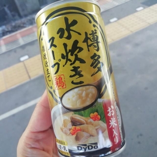 駅のホームで購入した缶飲料「博多水炊きスープ　雑炊仕立て」